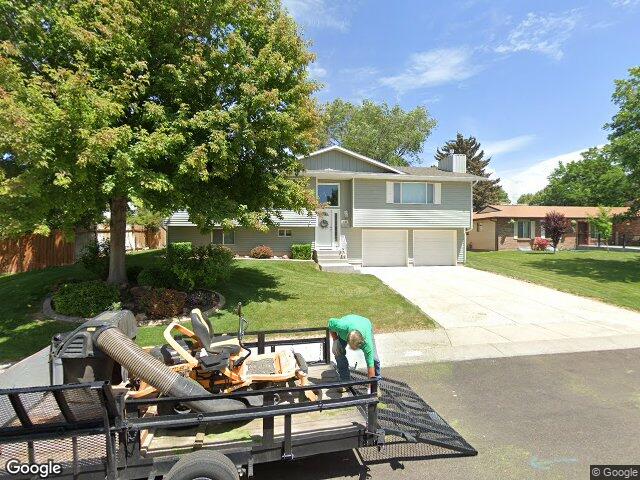 2108 kenneth pl, pocatello,  ID 83201